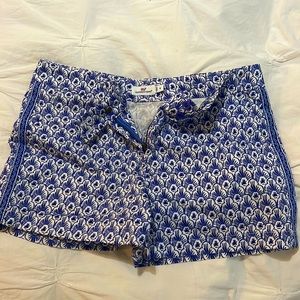 Vineyard Vines shorts, size L